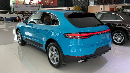皓騰豪車定制中心保時捷Macan展廳現(xiàn)車特別活動300