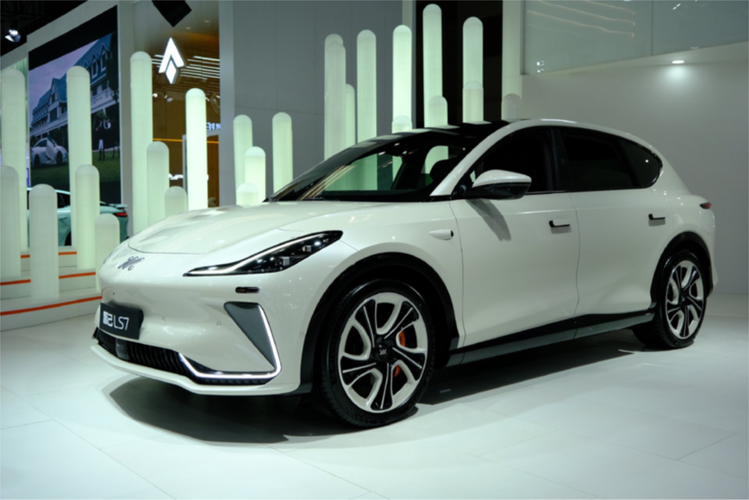 智己LS7全新款車型上市，售價28.98-30.98萬元