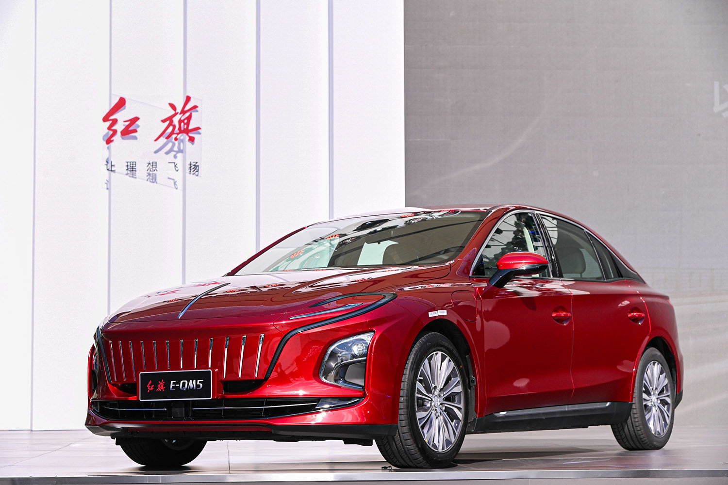 紅旗E-QM5 560KM PLUS正式上市，售價(jià)19.98萬(wàn)元