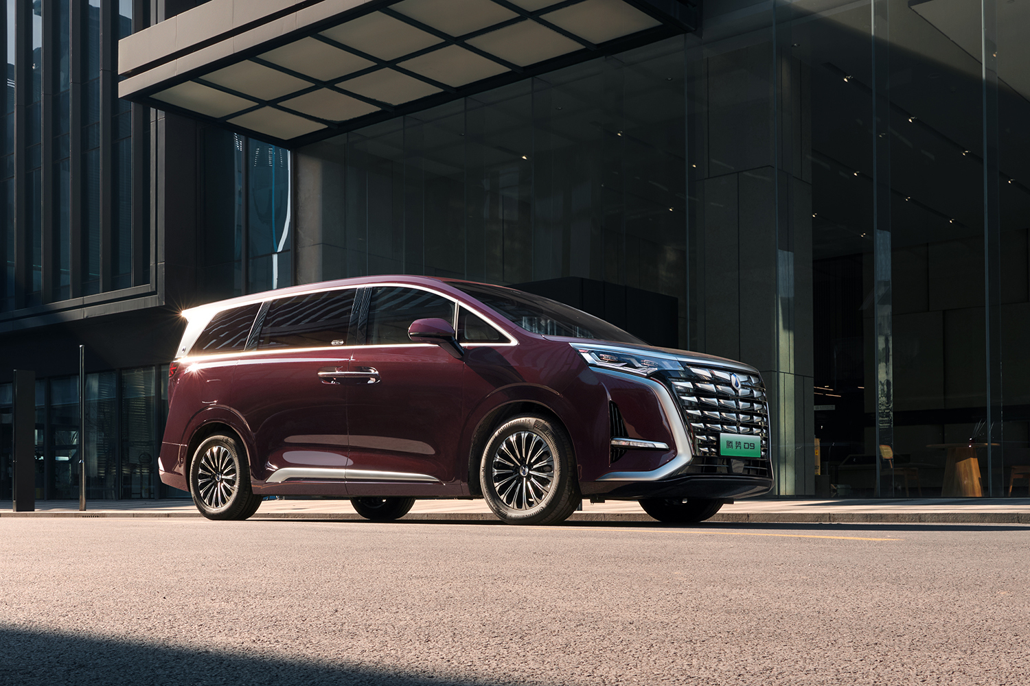 新能源MPV銷冠升級(jí)上市 2024款騰勢(shì)D9售價(jià)33.98萬元起